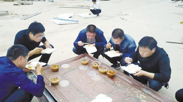 為了“創(chuàng)衛(wèi)”，他們蠻拼的