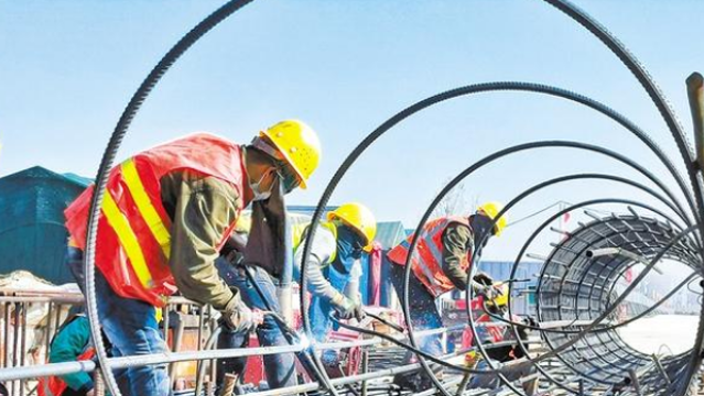 致敬！高溫下的建設(shè)者