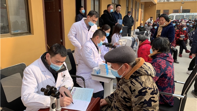 為民服務(wù)暖人心，送醫(yī)下鄉(xiāng)助健康