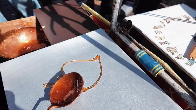 吹糖人 畫糖畫 小時(shí)候的年味 甜了整個(gè)童年